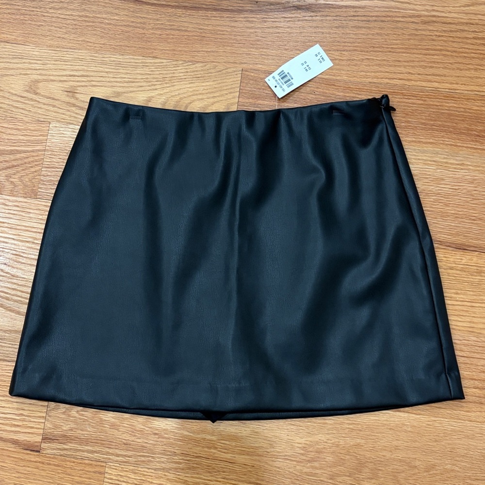 Abercrombie & Fitch Scarlett Vegan Leather Mini Skort - Picture 7 of 12